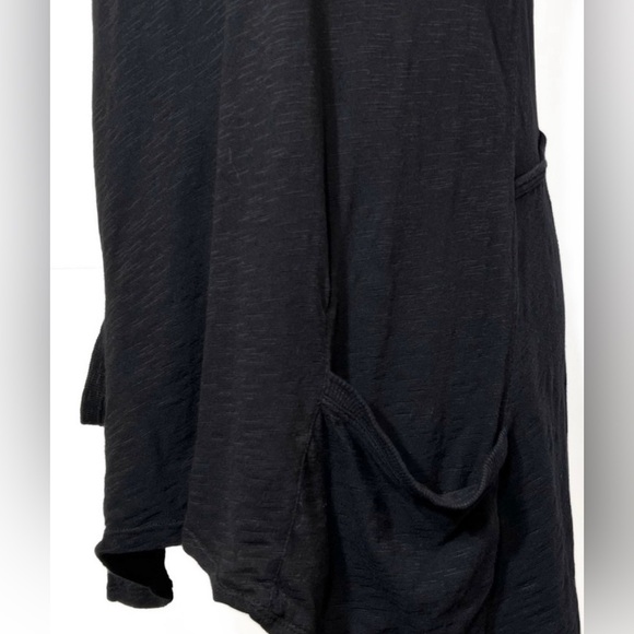 Left Of Center Anthropologie  Black Tee With Pockets - Picture 3 of 7
